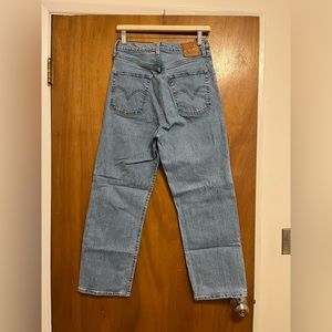 Blue Levi’s rib cage straight jeans